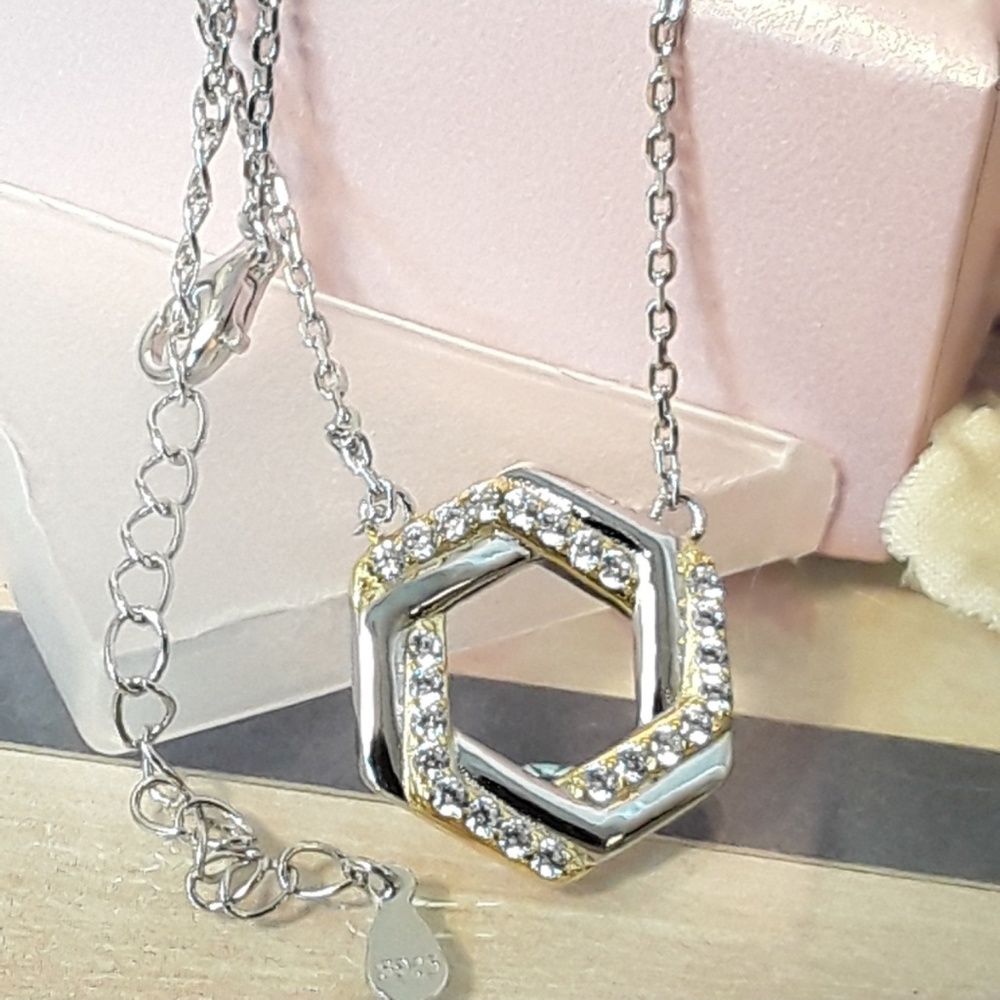 NEW  Trendy Lovely Shape Pendant Necklace